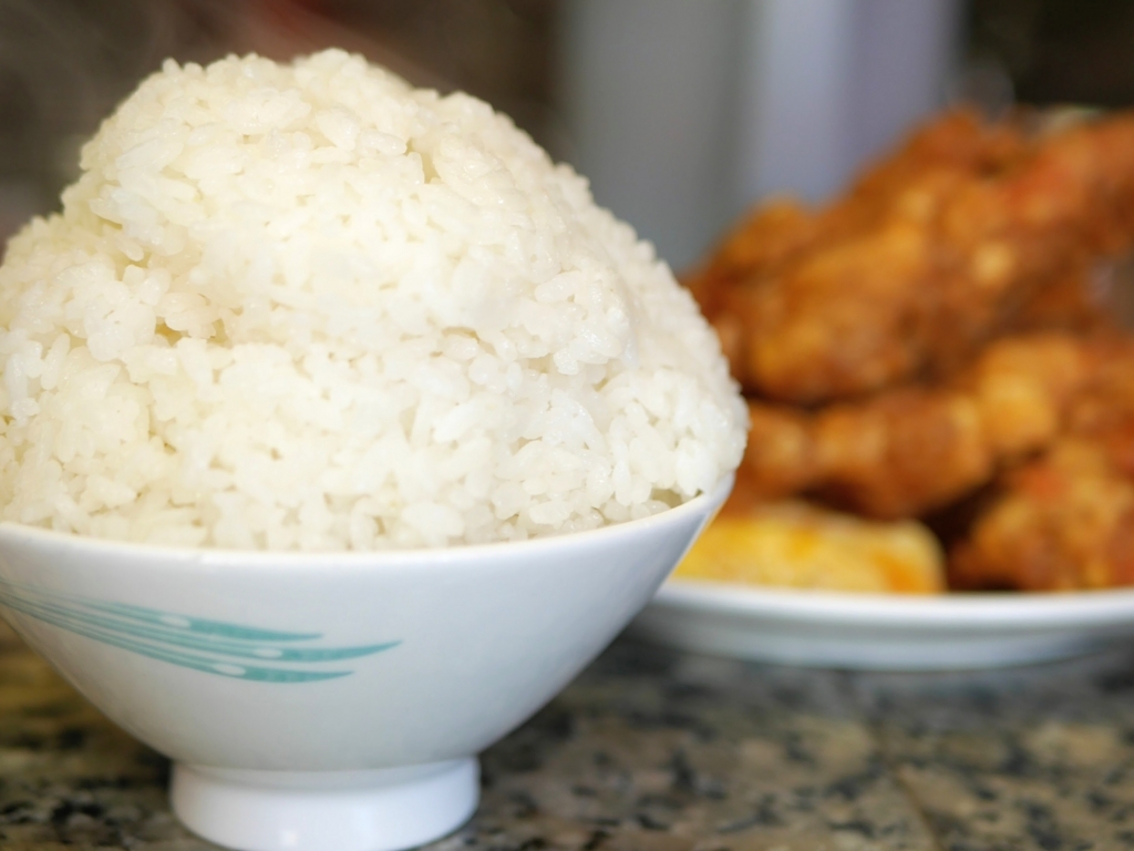 らーめんコーさん 天下茶屋 す ストップッ 昔話盛りご飯のでっかい唐揚げ定食 大阪のたまごサンドしらんの