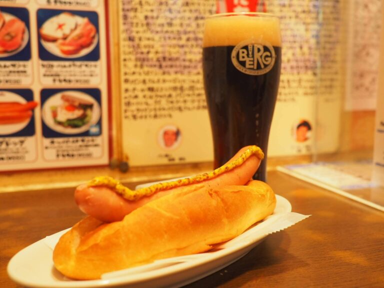 BERG(ベルク)@新宿】朝からホットドッグ✕ビールの幸せ。新宿に来たら