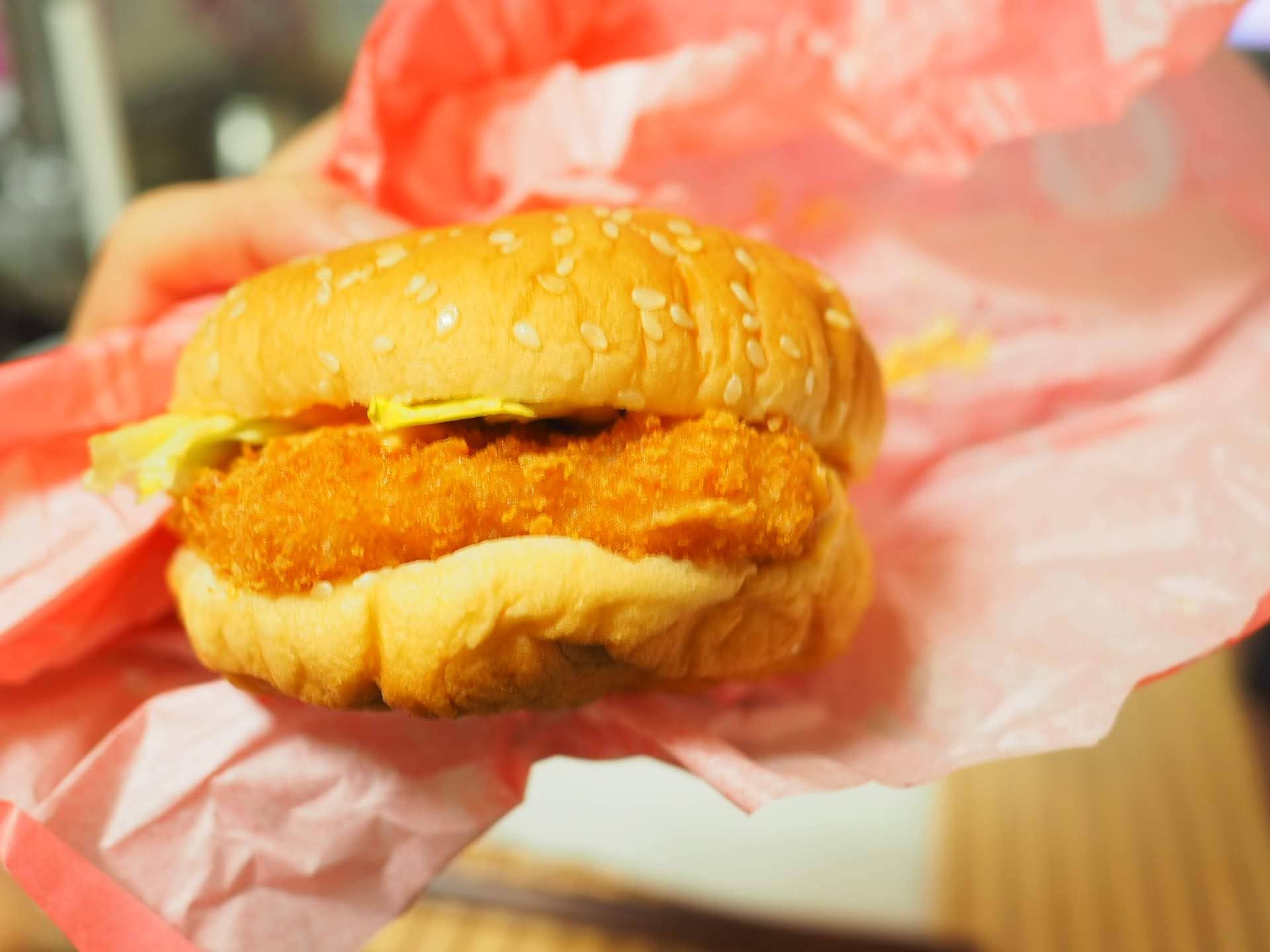 チェーン店の海老カツバーガーで一番ウマイのはコレ】マック!モス ...
