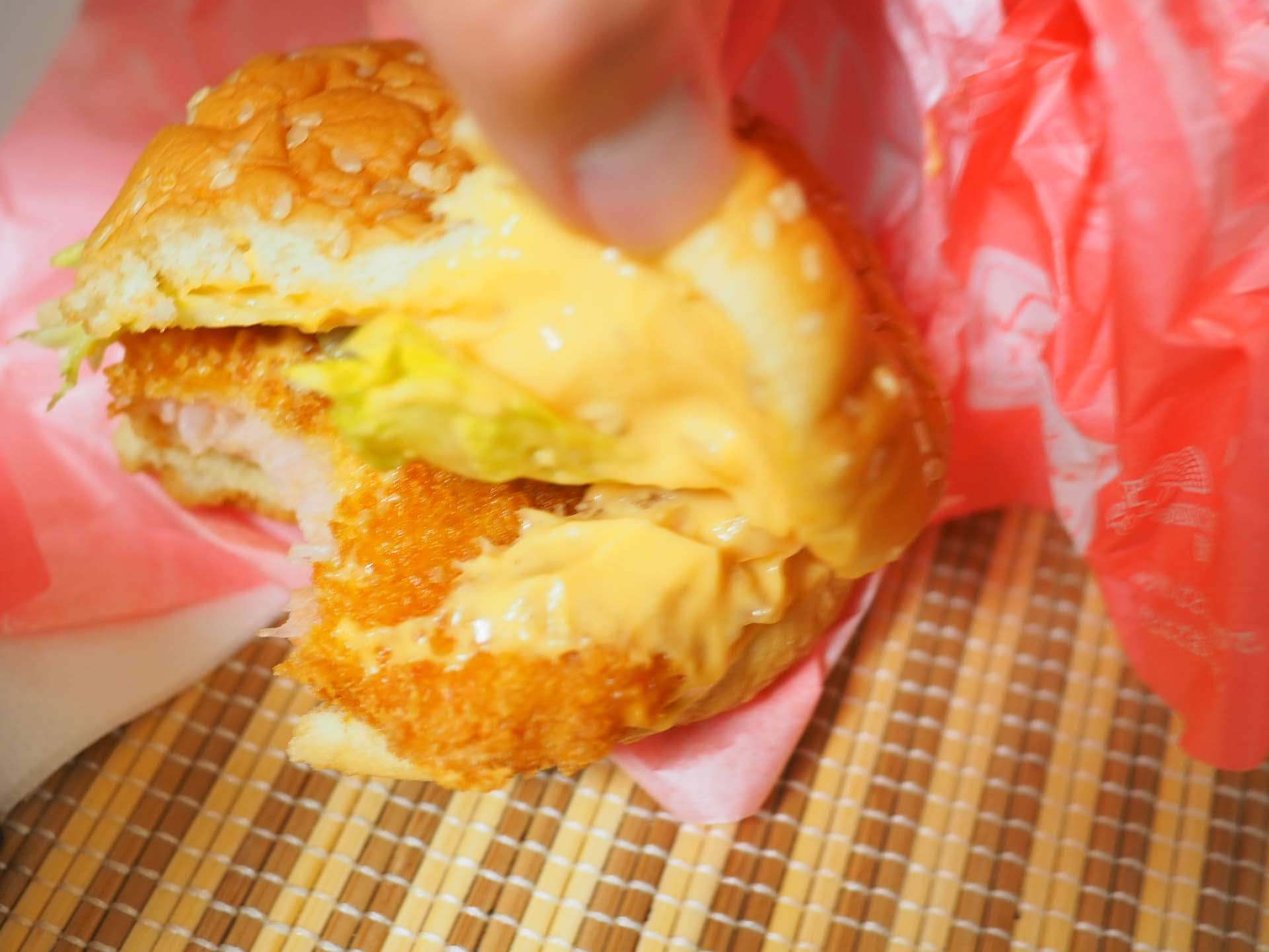 チェーン店の海老カツバーガーで一番ウマイのはコレ】マック!モス ...