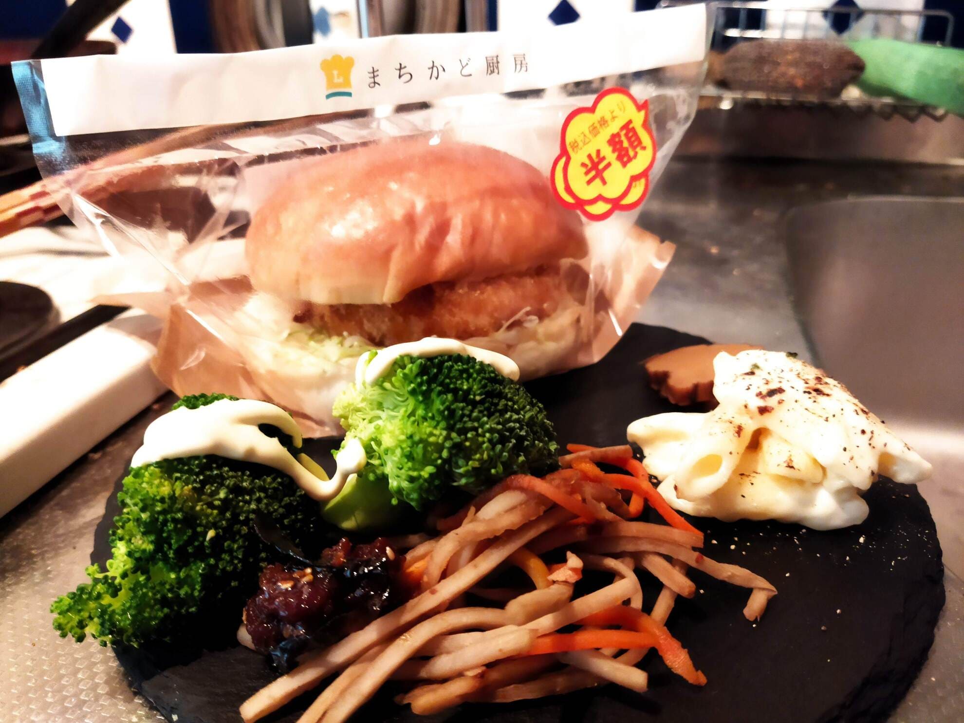 ローソンのまちかど厨房のバーガーが美味い】期間限定“とろけるチーズ