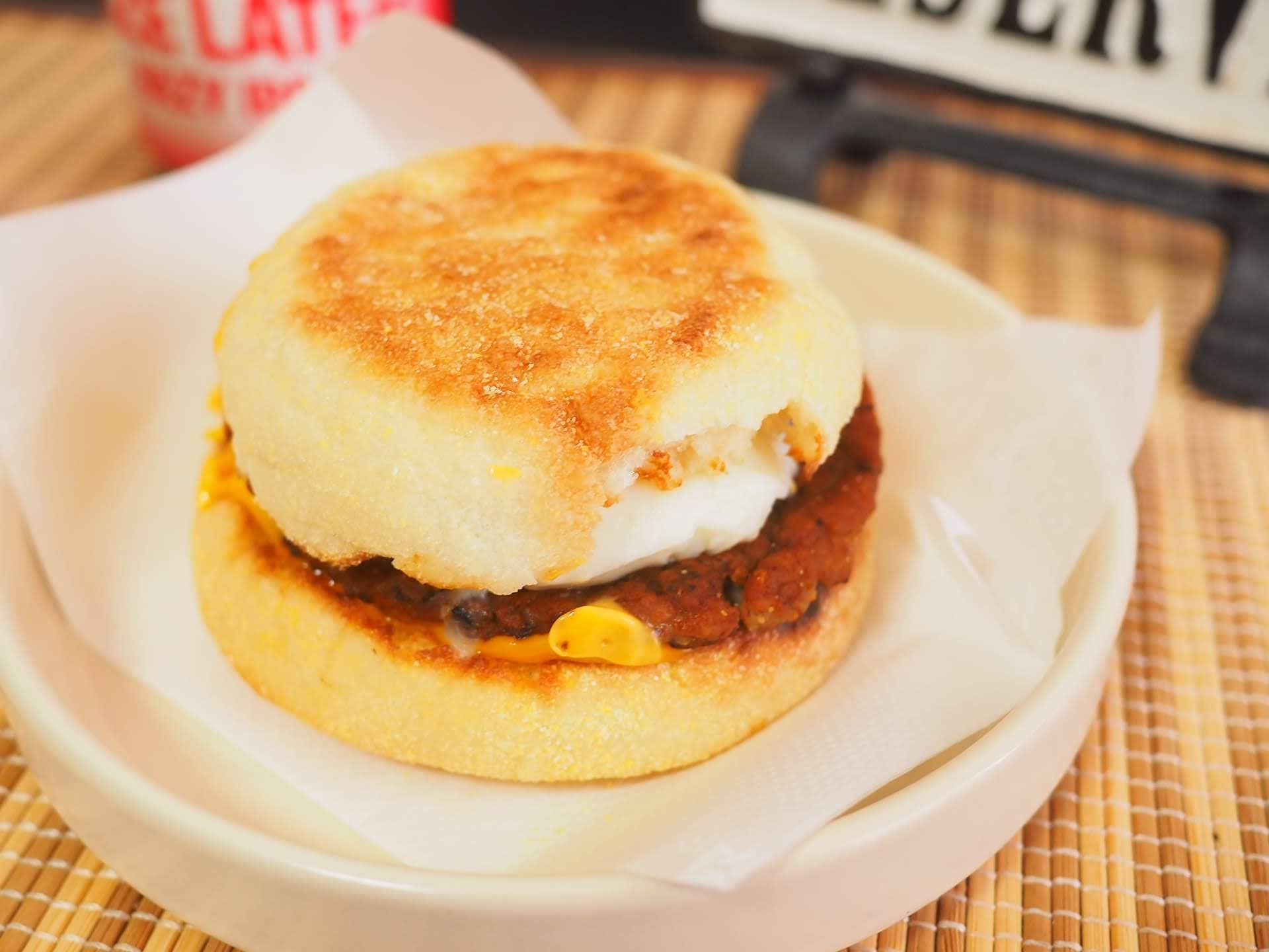 ソーセージマフィンとソース入り ソーセージマフィンとソース入り グルメ最新情報🍔 on X: