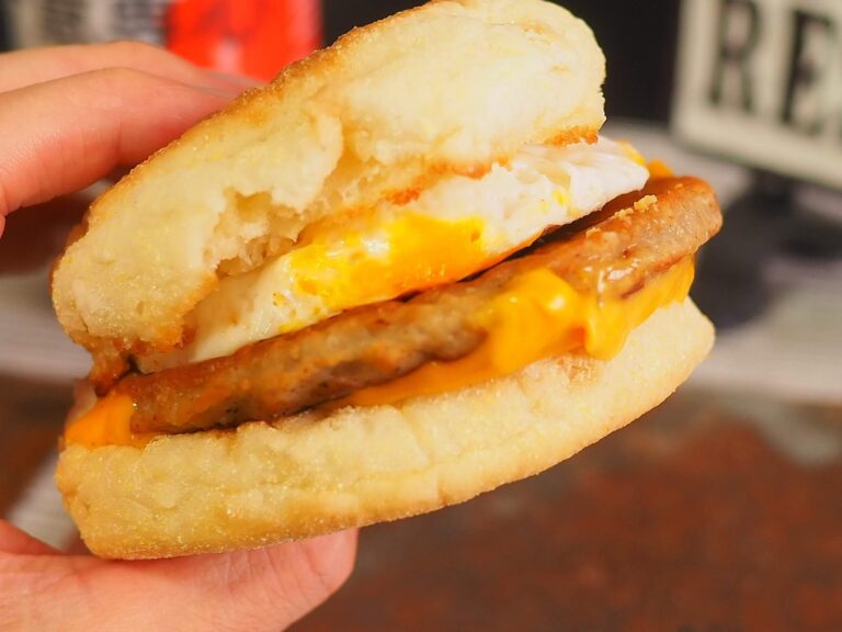 あーむずえっぐまふぃん 🍔🍟🧃 エッグマックマフィンです 朝マック、ハッピーセットちい