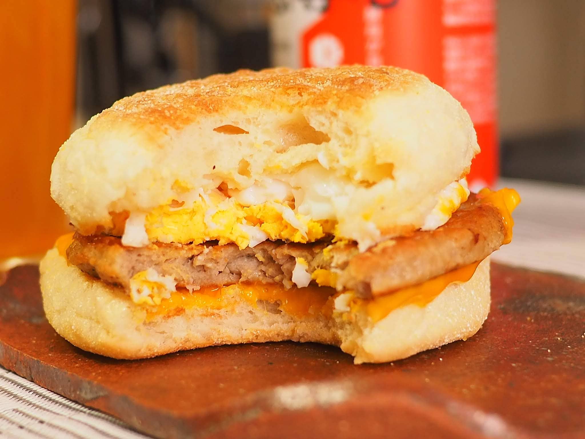 マクドの朝の玉子サンド】やっぱり偽装ソーセージマフィンが