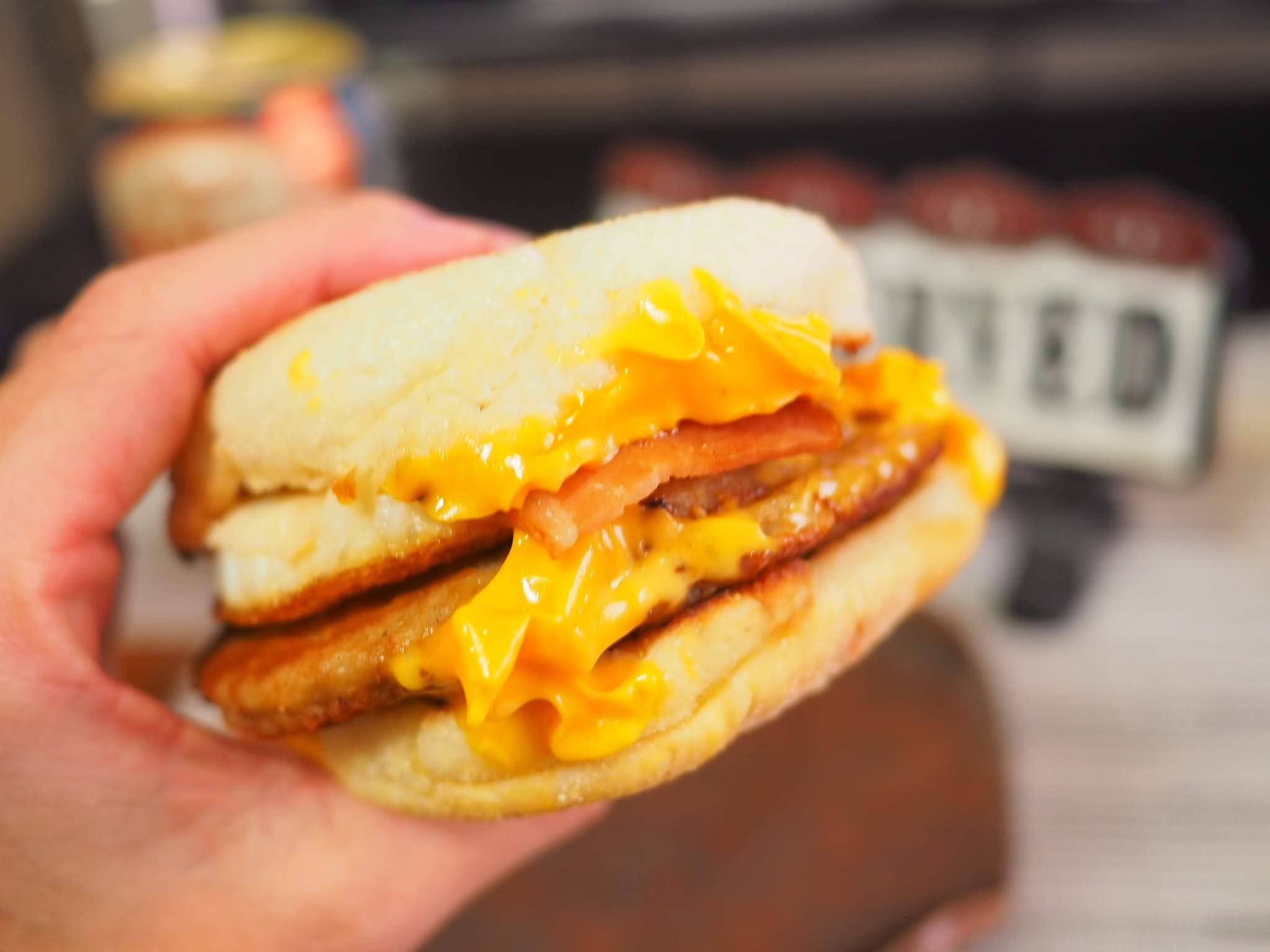 パティ2枚の幸福】”メガマフィン”というビッグを越えたメガの朝マック